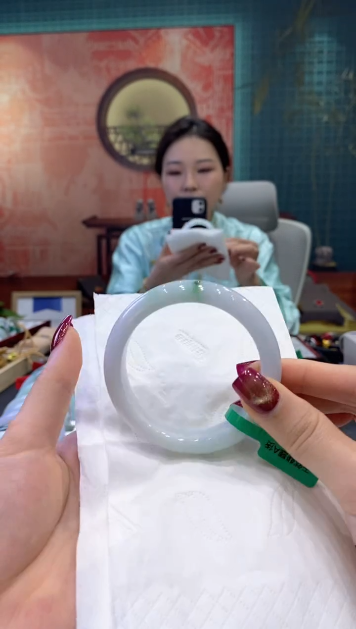 【闪购商品】翡翠手镯未镶嵌多人00102