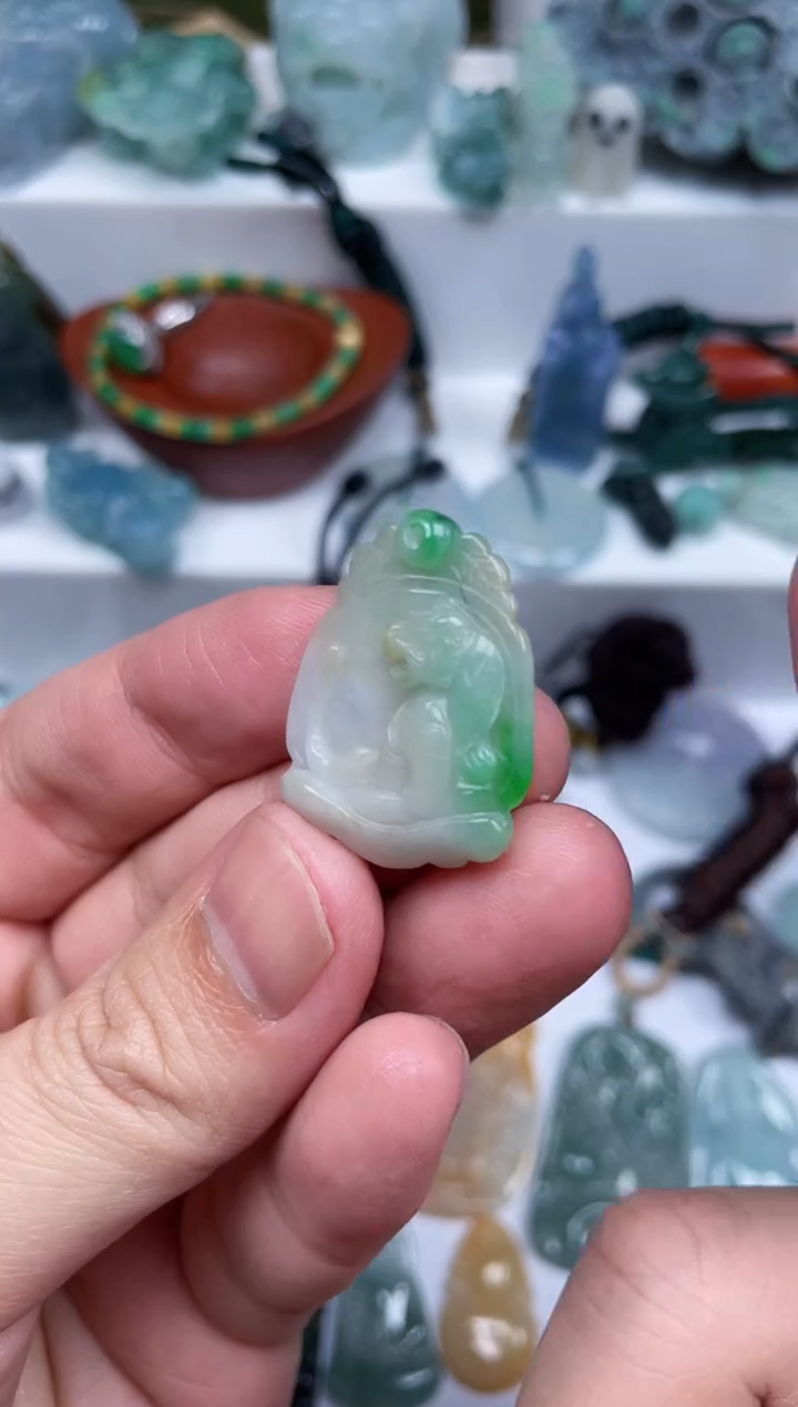 【闪购商品】翡翠颈饰未镶嵌虎牌