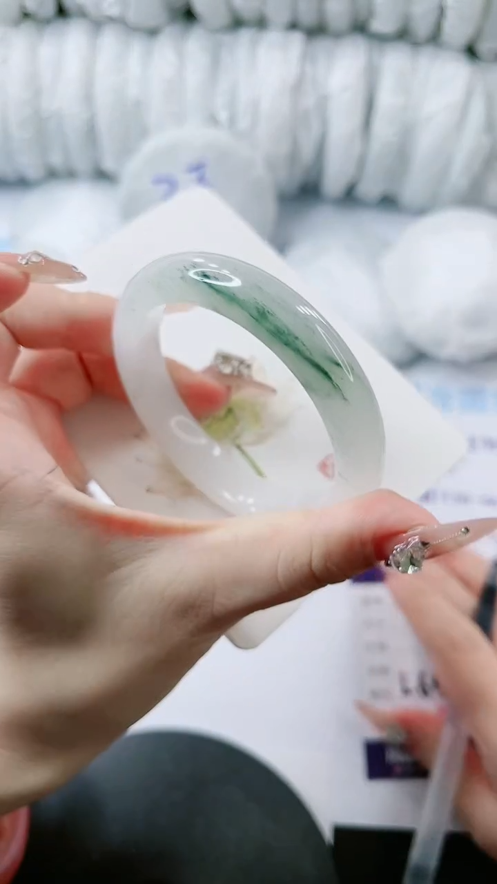 【闪购商品】石英质玉手镯未镶嵌多样性发货L69