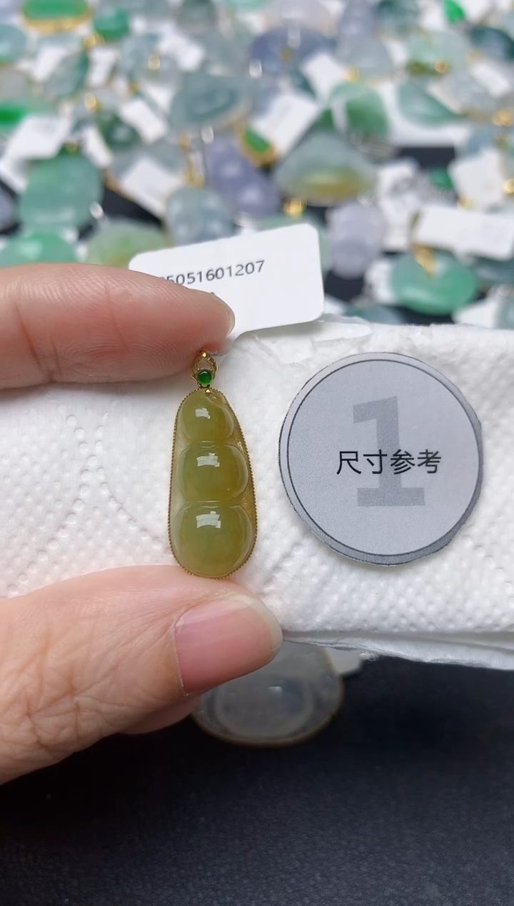 颈饰18K金镶嵌翡翠天然缅甸A货翡翠