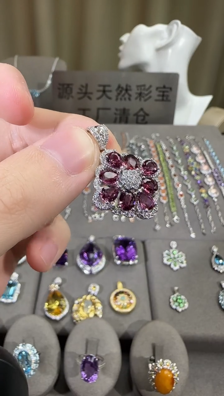 颈饰银S925镶嵌石榴石20mm吊坠设计款