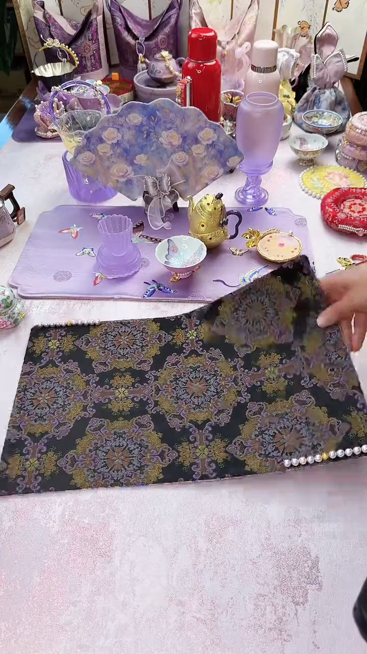 89黑金宝相花钉珠茶席