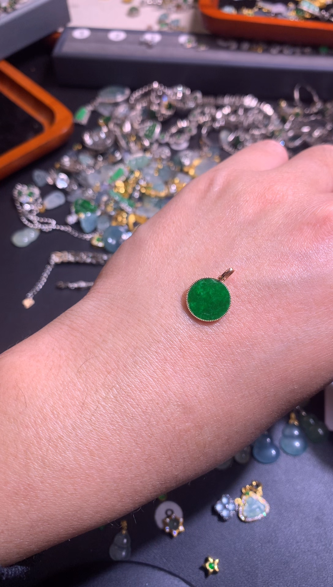 【闪购商品】翡翠吊坠(不含链)18K金镶嵌1