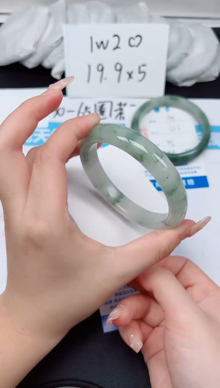 【闪购商品】石英质玉手镯未镶嵌G146-63.9