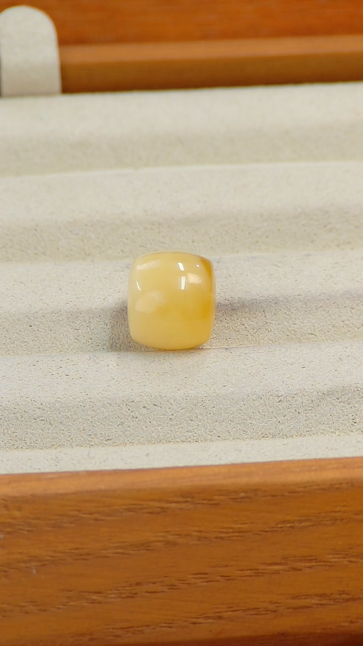 【闪购商品】蜜蜡裸石未镶嵌俄料微瑕12MM1.167克