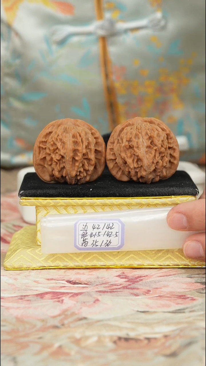 【闪购商品】文玩核桃把件一代楼