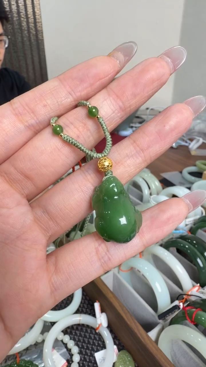 颈饰未镶嵌和田玉挂件