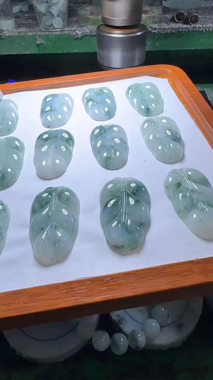 【闪购商品】翡翠颈饰未镶嵌飘花叶子多样性发一件