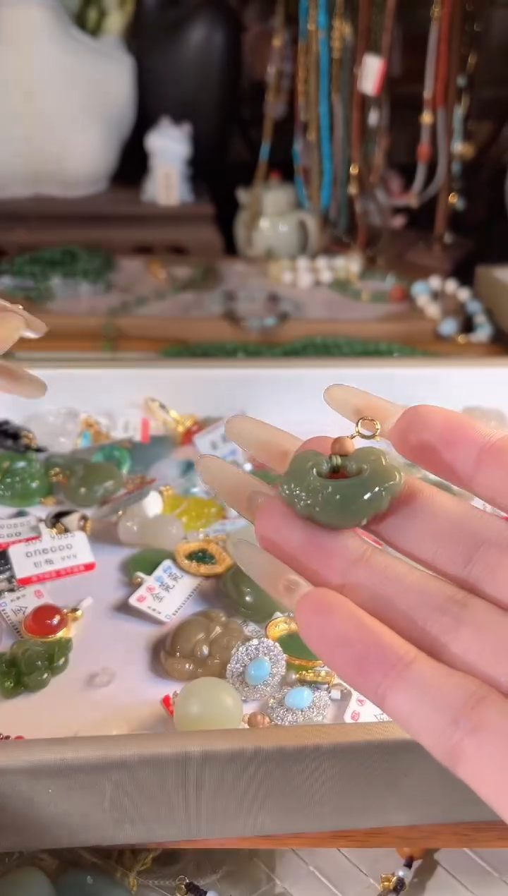 【闪购商品】和田玉吊坠(不含链)银S925镶嵌多样性发货其一