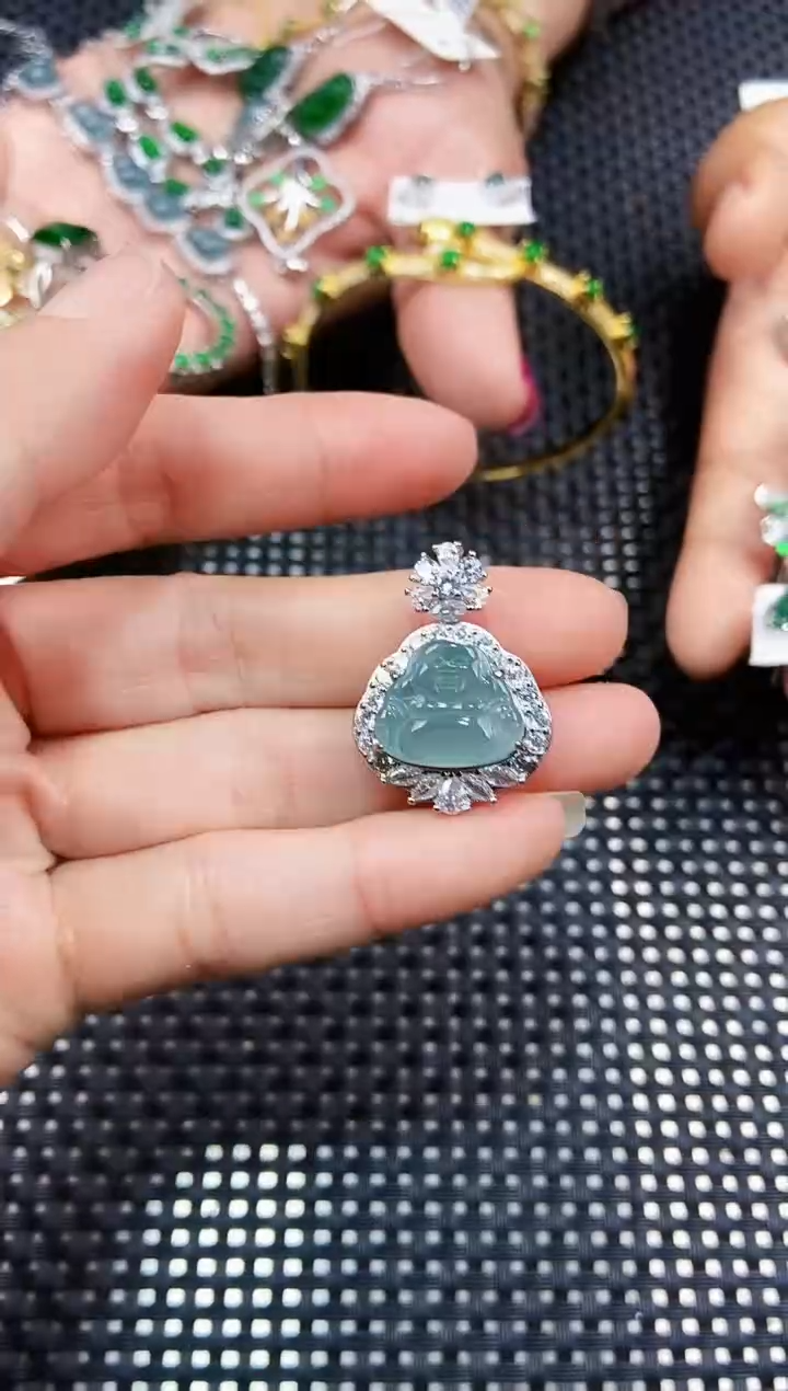 【闪购商品】翡翠颈饰未镶嵌11111111