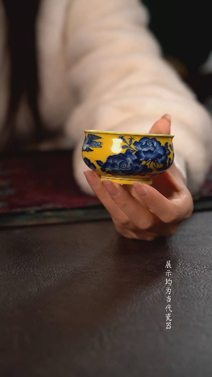 洪印慕明黄釉月季双燕炉式杯