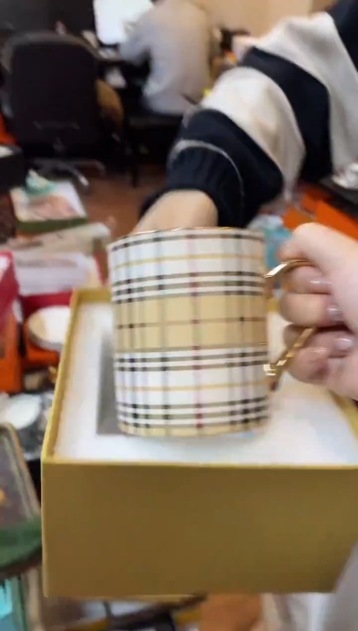 杯鸿辉家品牌瓷器，京东包邮！