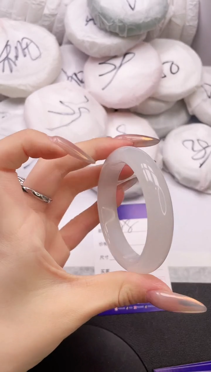 【闪购商品】石英质玉手镯未镶嵌26K298-52