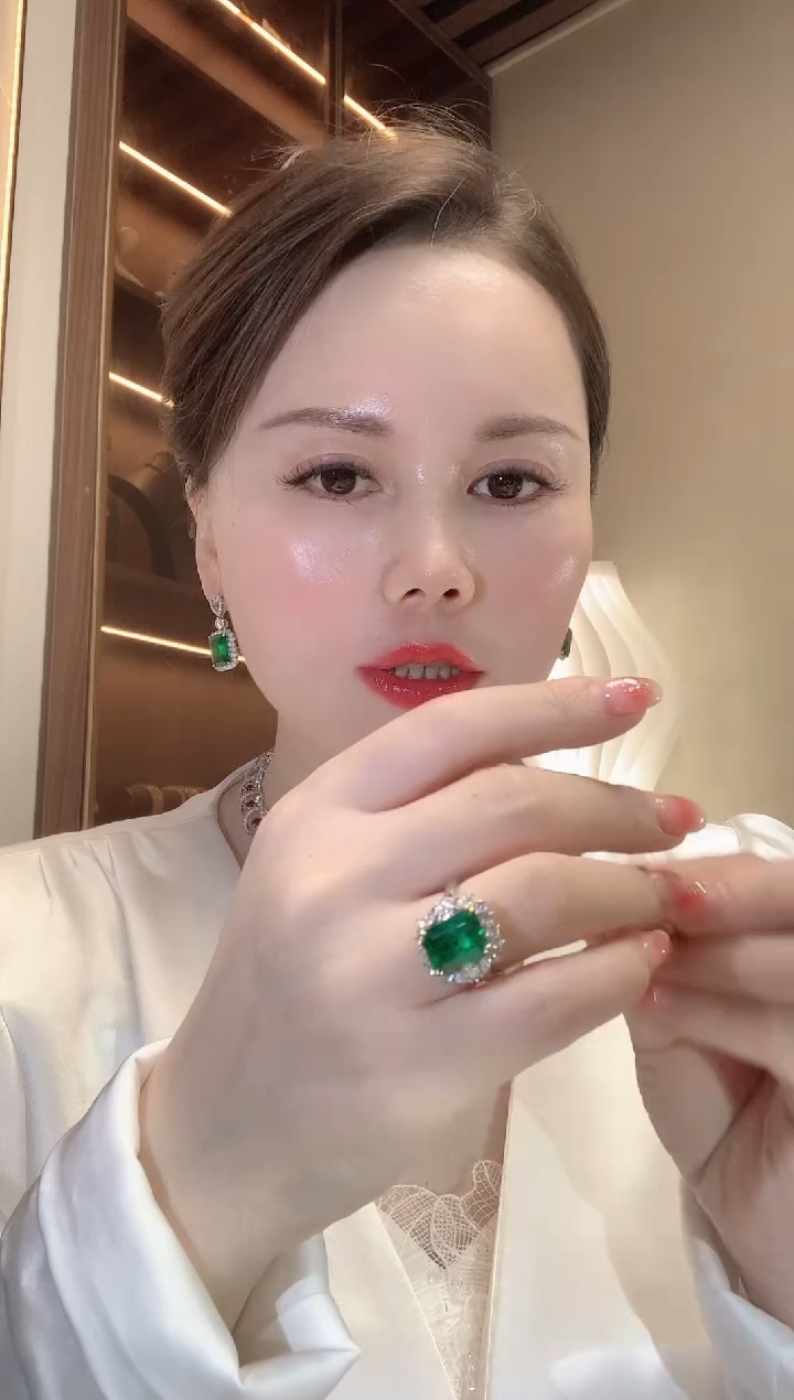 【闪购商品】祖母绿戒指18K金镶嵌D58 