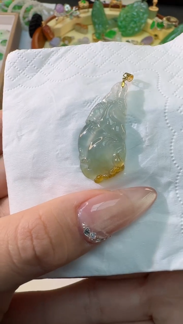 【闪购商品】翡翠颈饰18K金镶嵌缅甸翡翠A货吊坠