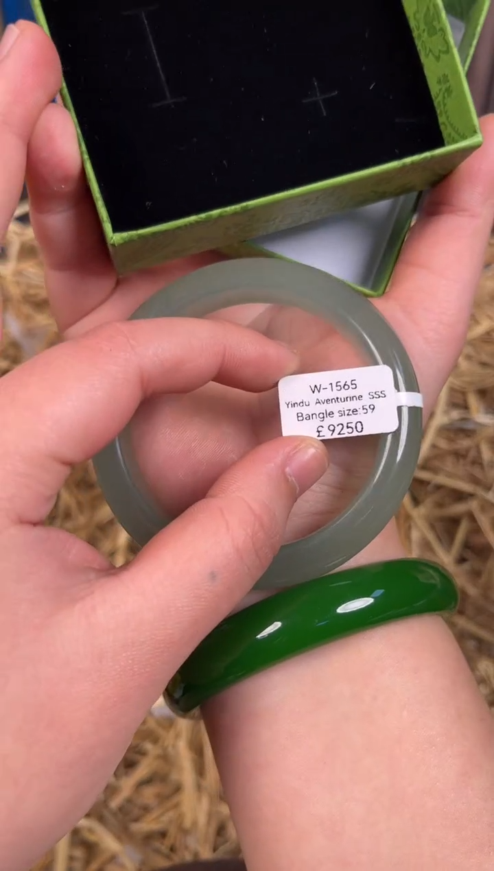 未镶嵌手镯石英质玉W1565