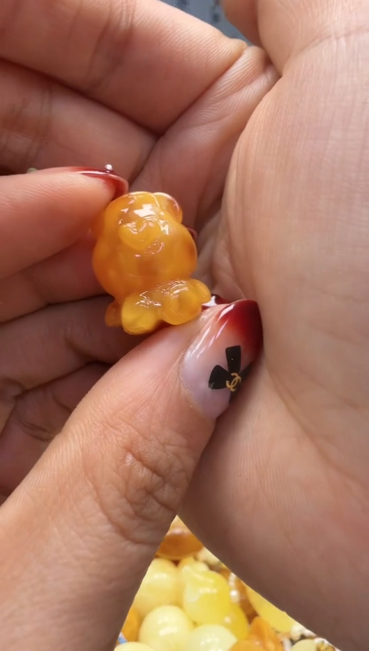 裸石琥珀未镶嵌如图