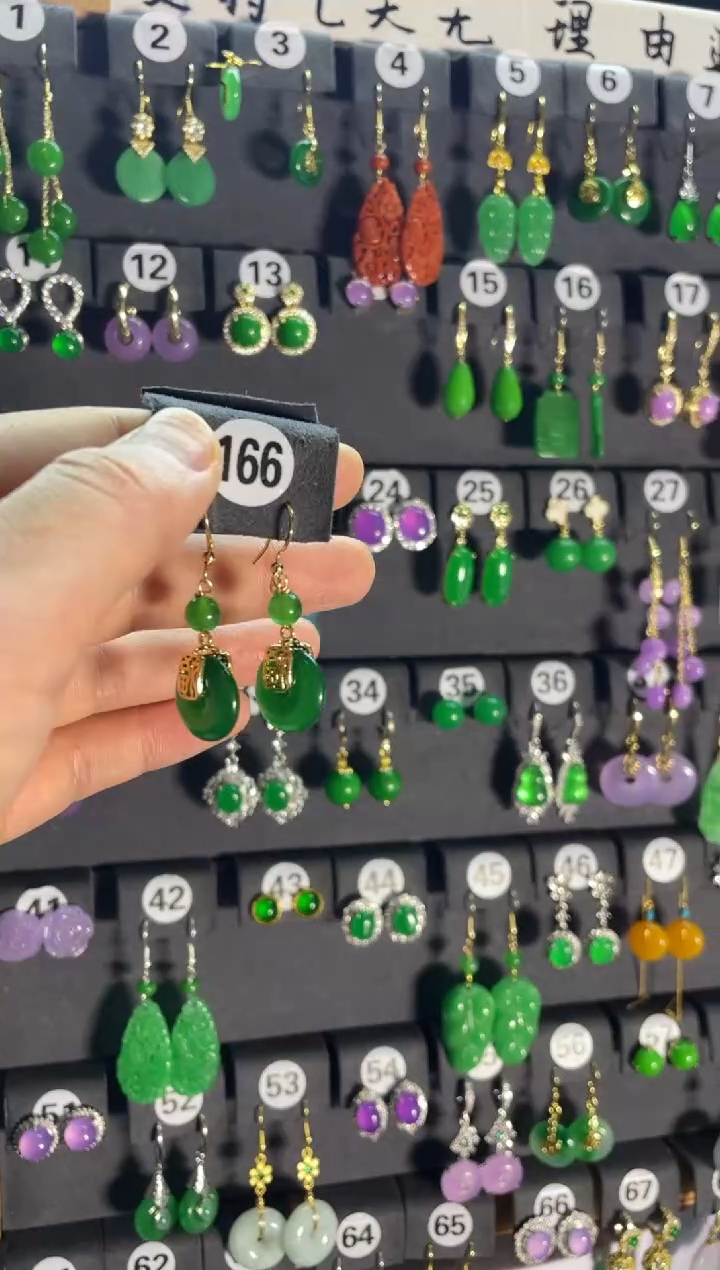 【闪购商品】翡翠耳饰银S925镶嵌166...