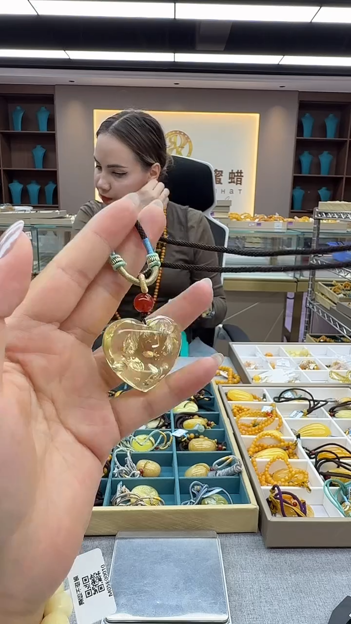 琥珀颈饰未镶嵌78秒拍号 假一罚三 