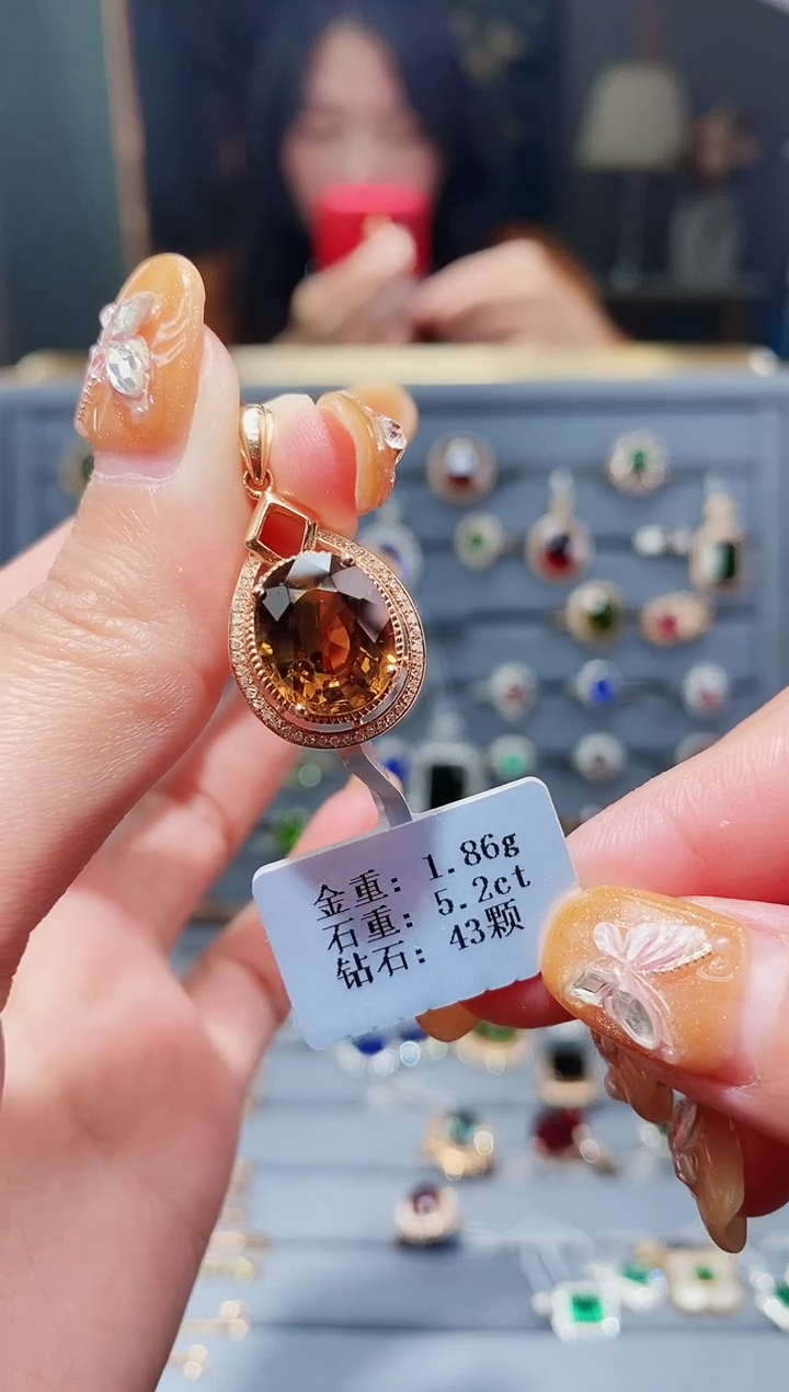 【闪购商品】碧玺颈饰18K金镶嵌5.2ct