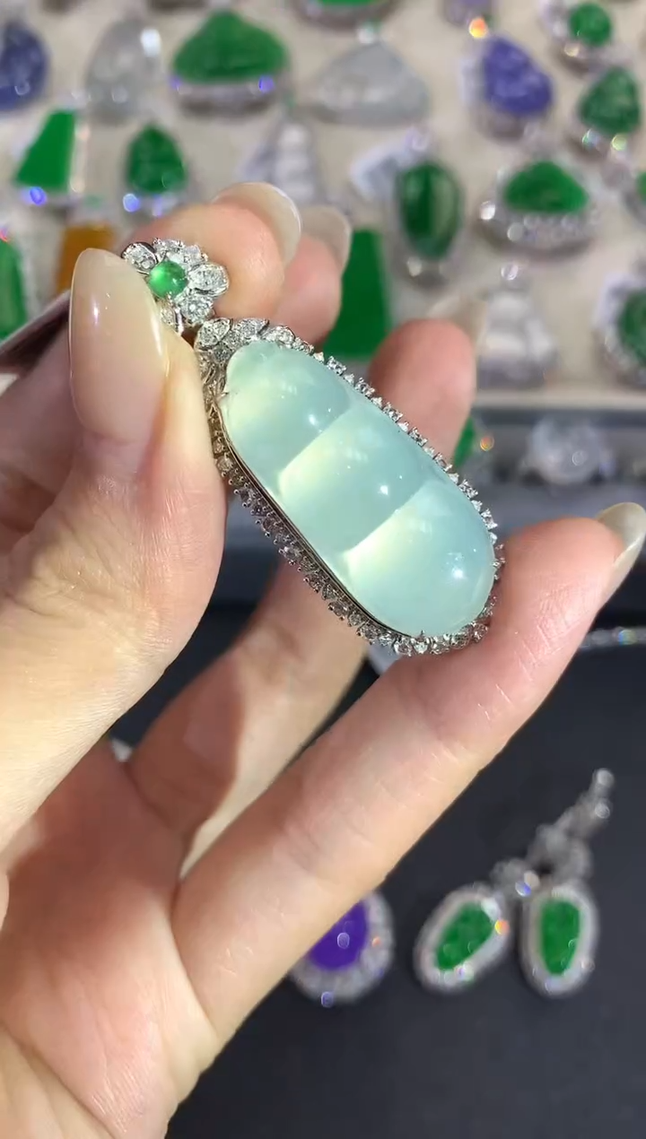 【闪购商品】翡翠吊坠(不含链)18K金镶嵌w71       