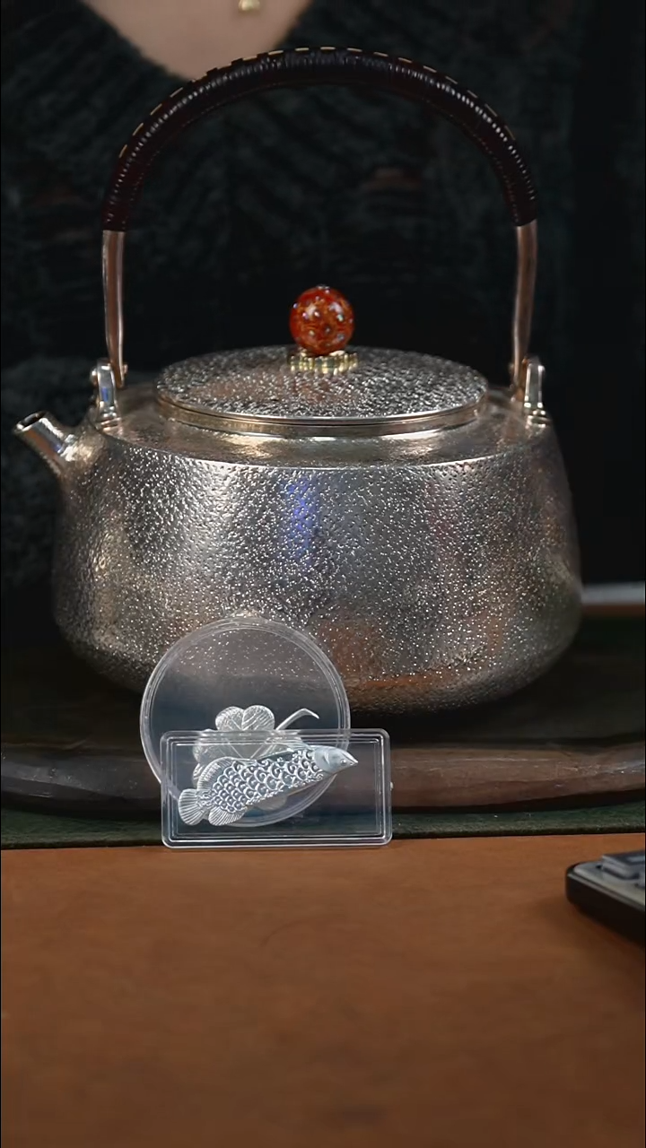 新品手工雪花纹提梁银壶