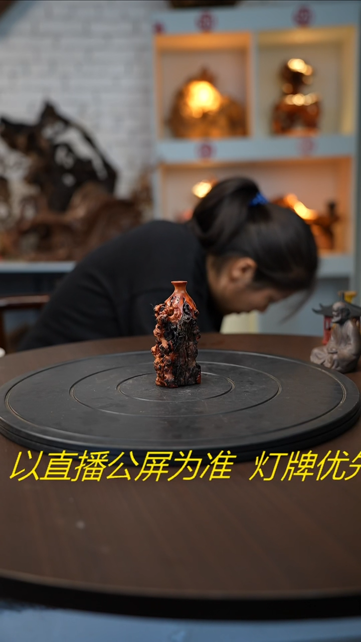 木木雕款冬****6云南黑果木把件   花瓶