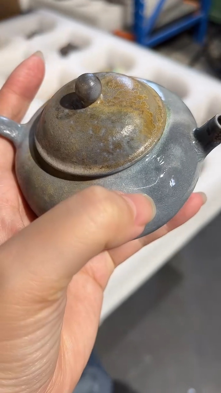 壶1号容量140-150ML中白泥 有取钉痕迹 有划痕