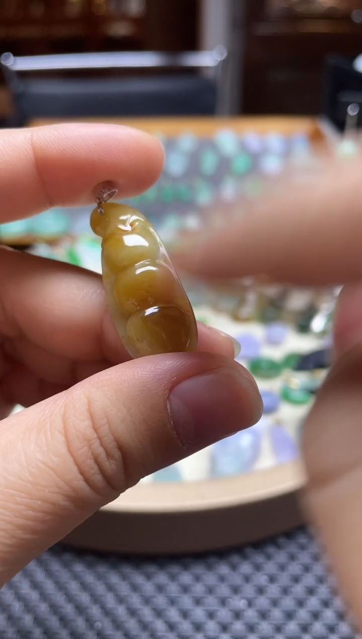 【闪购商品】翡翠颈饰18K金镶嵌福豆