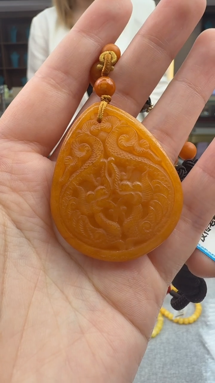 琥珀颈饰未镶嵌214秒拍号 假一罚三