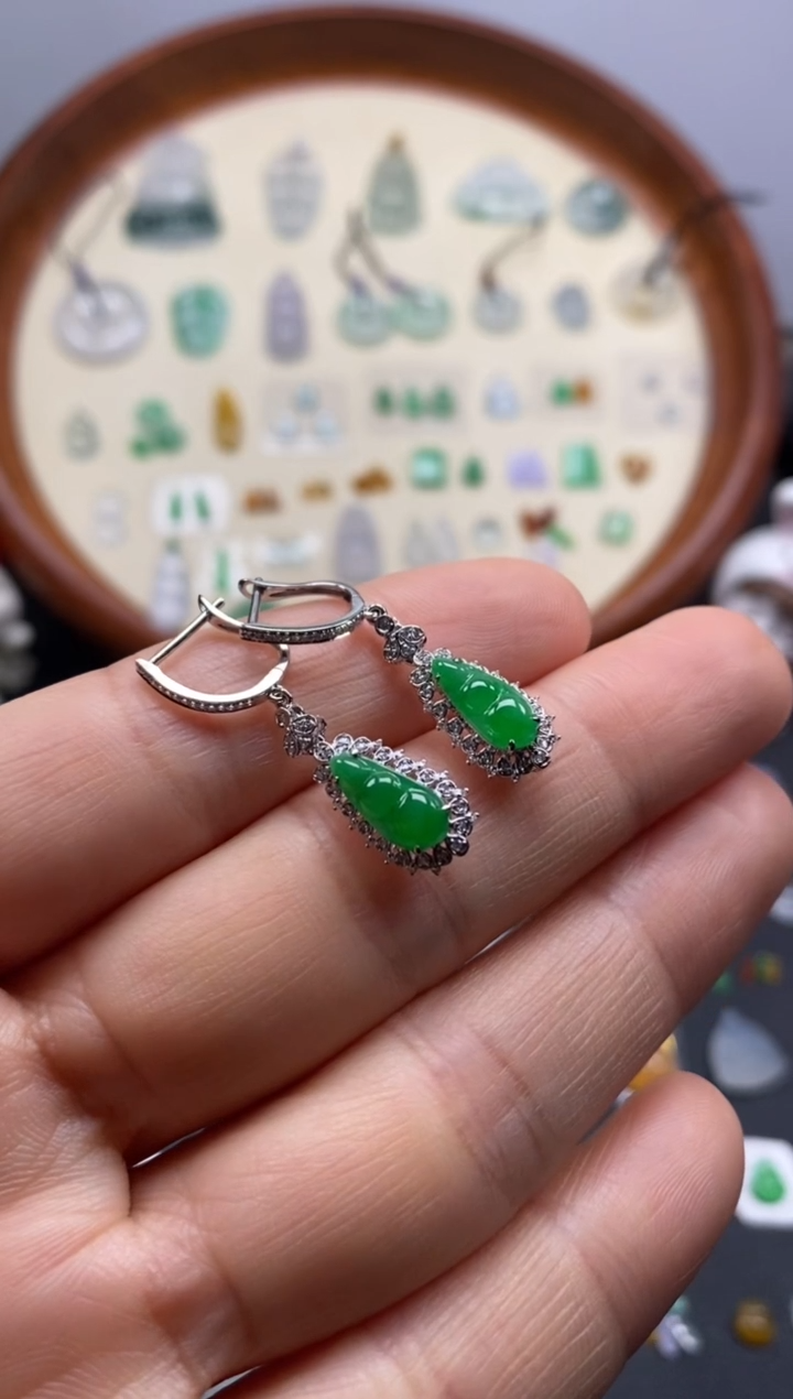 颈饰18K金镶嵌翡翠高阳緑豆子1对/芬