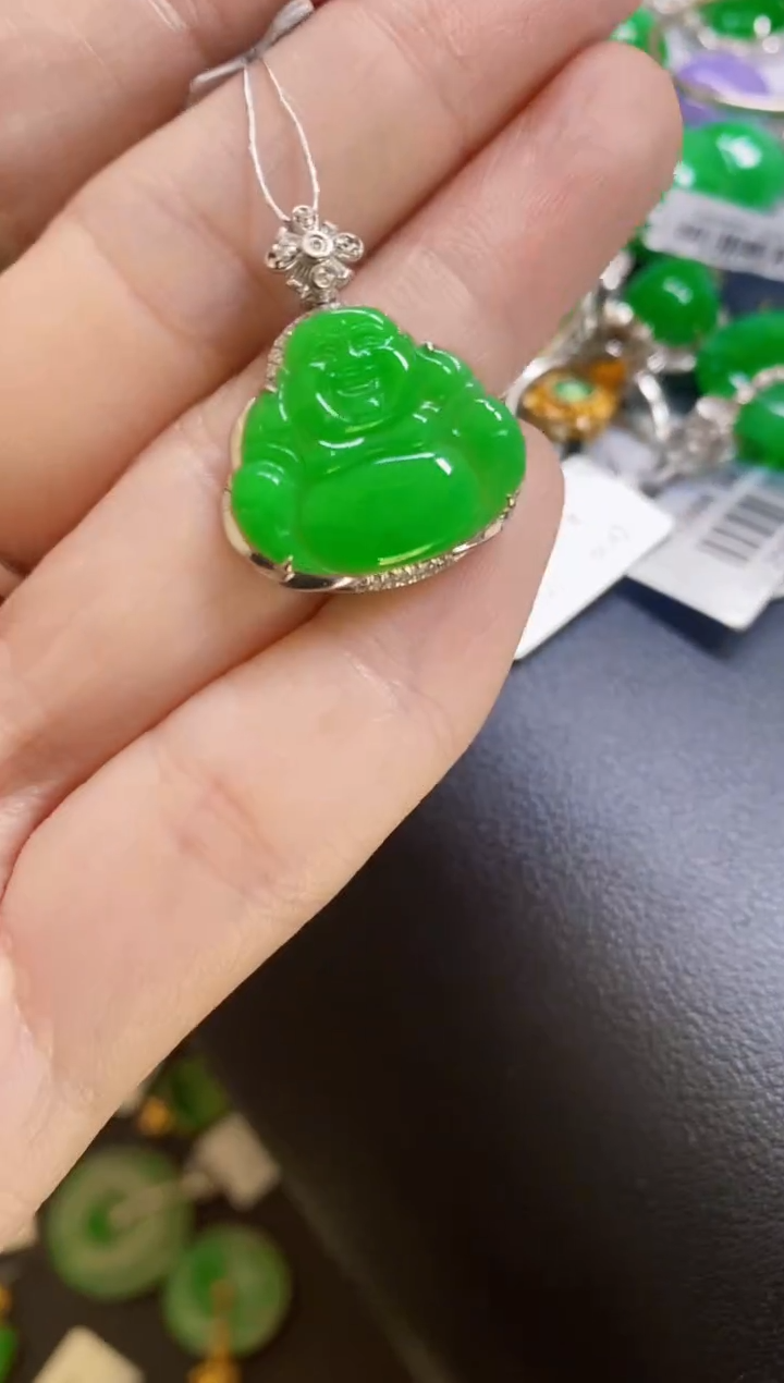颈饰18K金镶嵌翡翠佛公