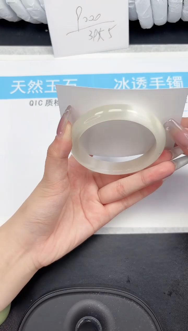 【闪购商品】石英质玉手镯未镶嵌128-60.7