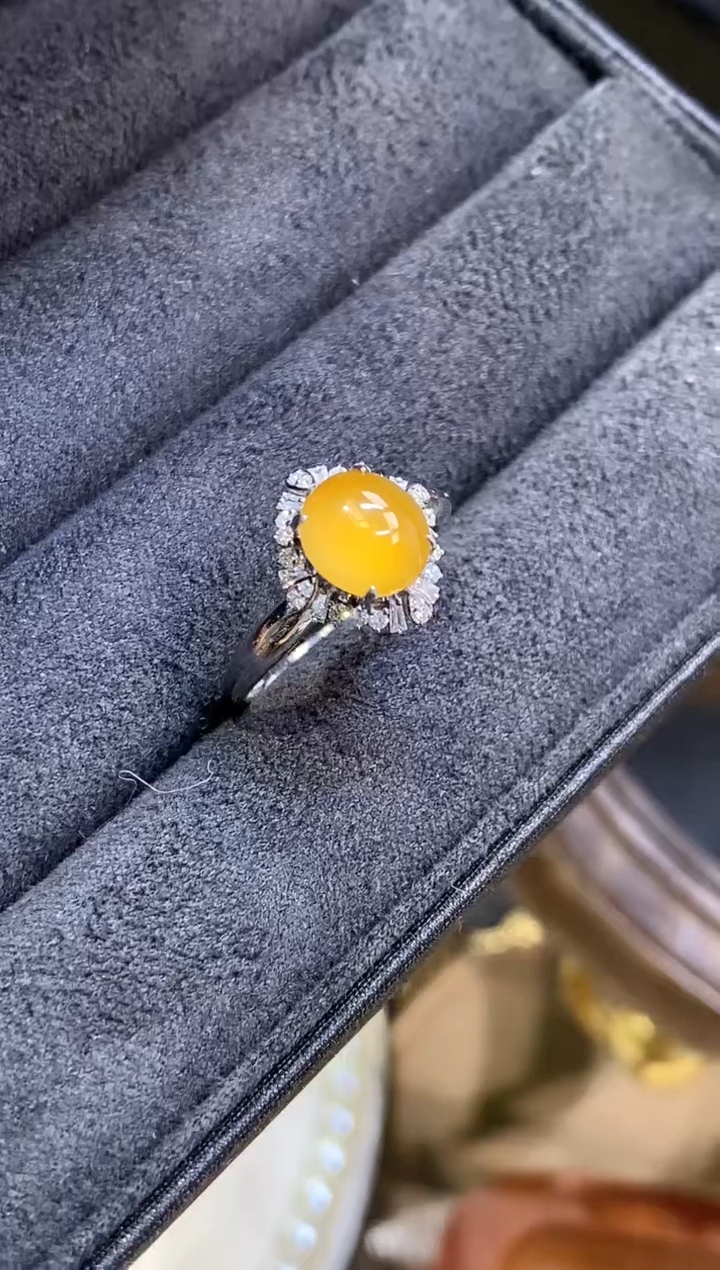 18K金镶嵌挂件翡翠戒指