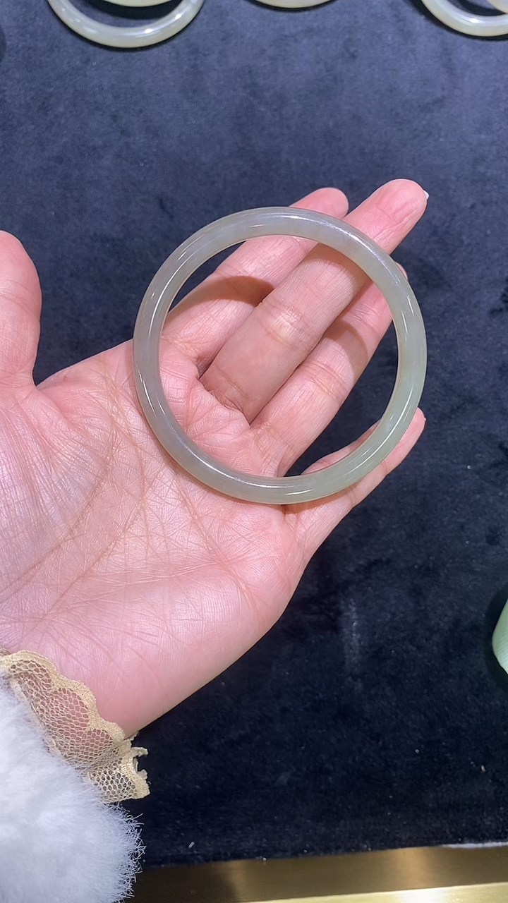 未镶嵌手镯和田玉费****姐和田玉手镯58mm