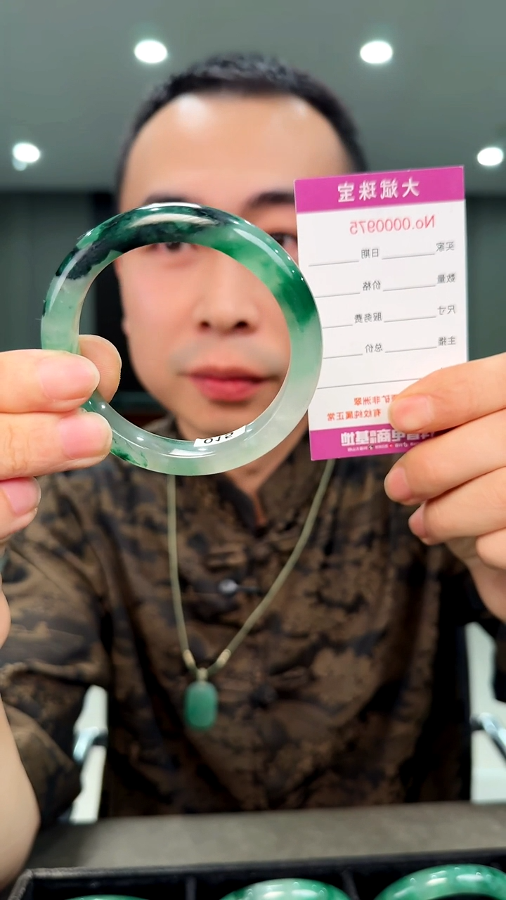 未镶嵌手镯石英质玉54.3
