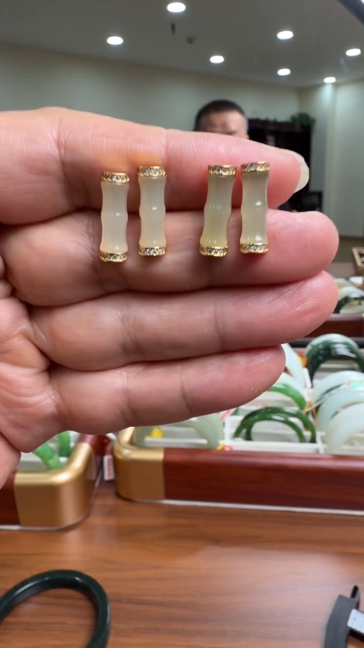 颈饰未镶嵌和田玉耳饰一对（多样性，发一）