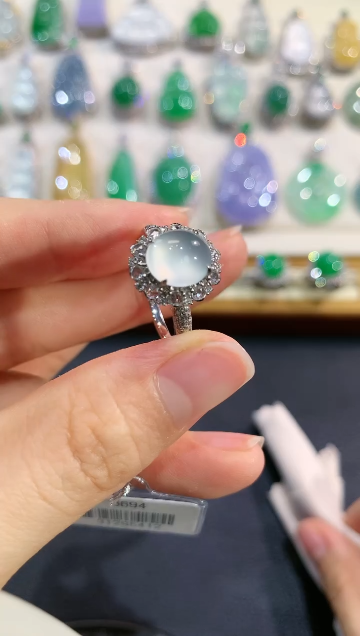 【闪购商品】翡翠戒指18K金镶嵌q51