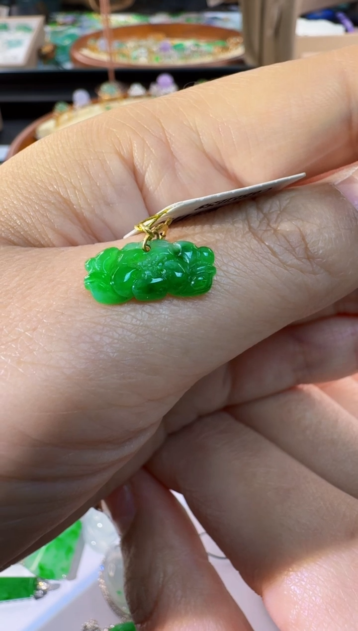 【闪购商品】翡翠颈饰18K金镶嵌缅甸翡翠A货吊坠