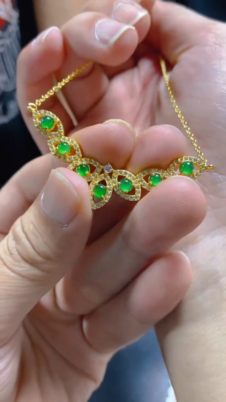 【闪购商品】翡翠吊坠(赠链)未镶嵌0917702868多样性发一