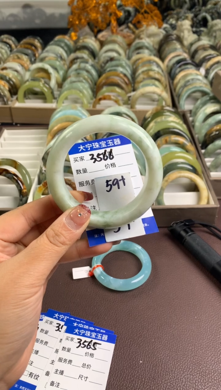 【闪购商品】蛇纹石玉手镯未镶嵌3566