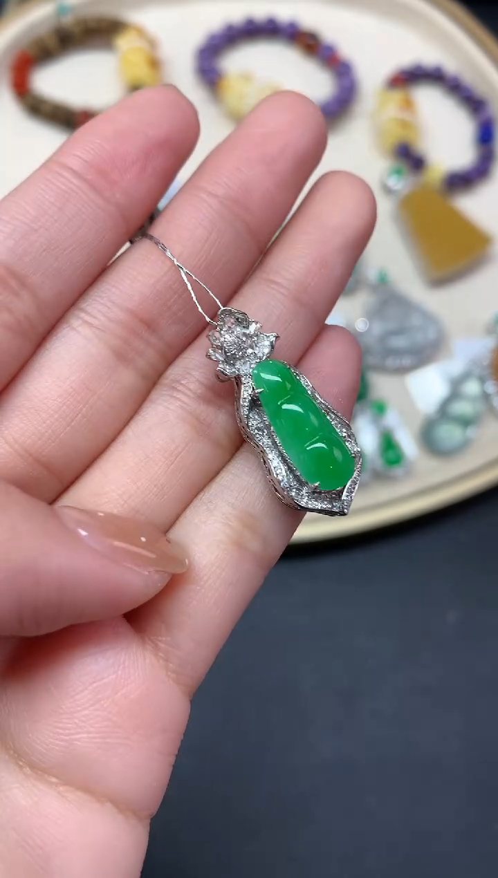 【闪购商品】翡翠吊坠(不含链)18K金镶嵌吊坠A16|13800