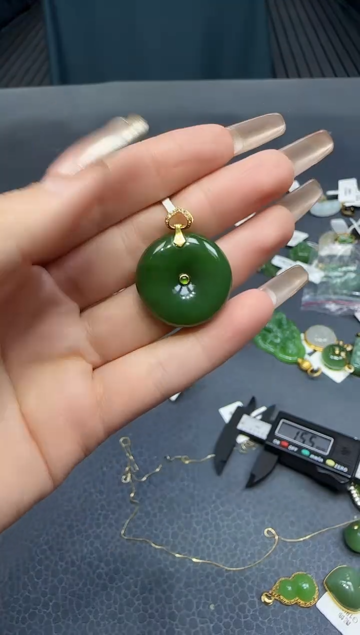 【闪购商品】和田玉挂件18K金镶嵌1