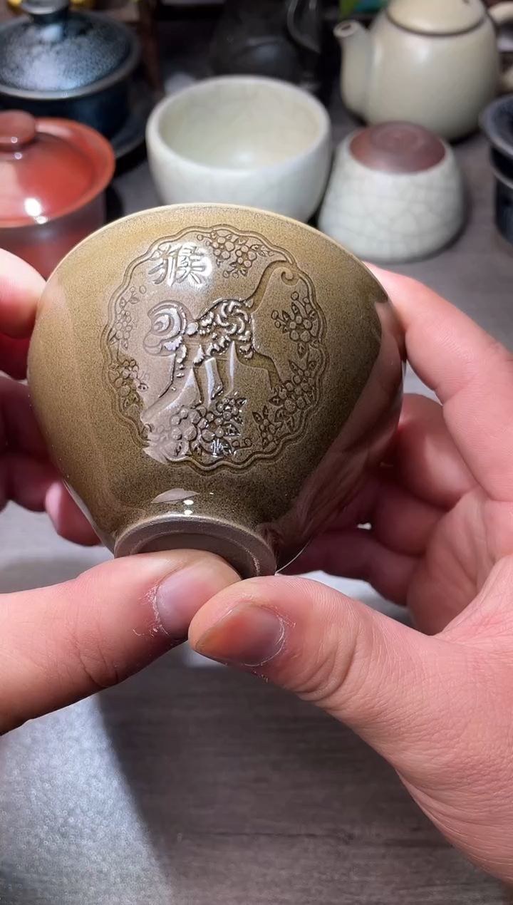 茶盏介意勿拍猴子