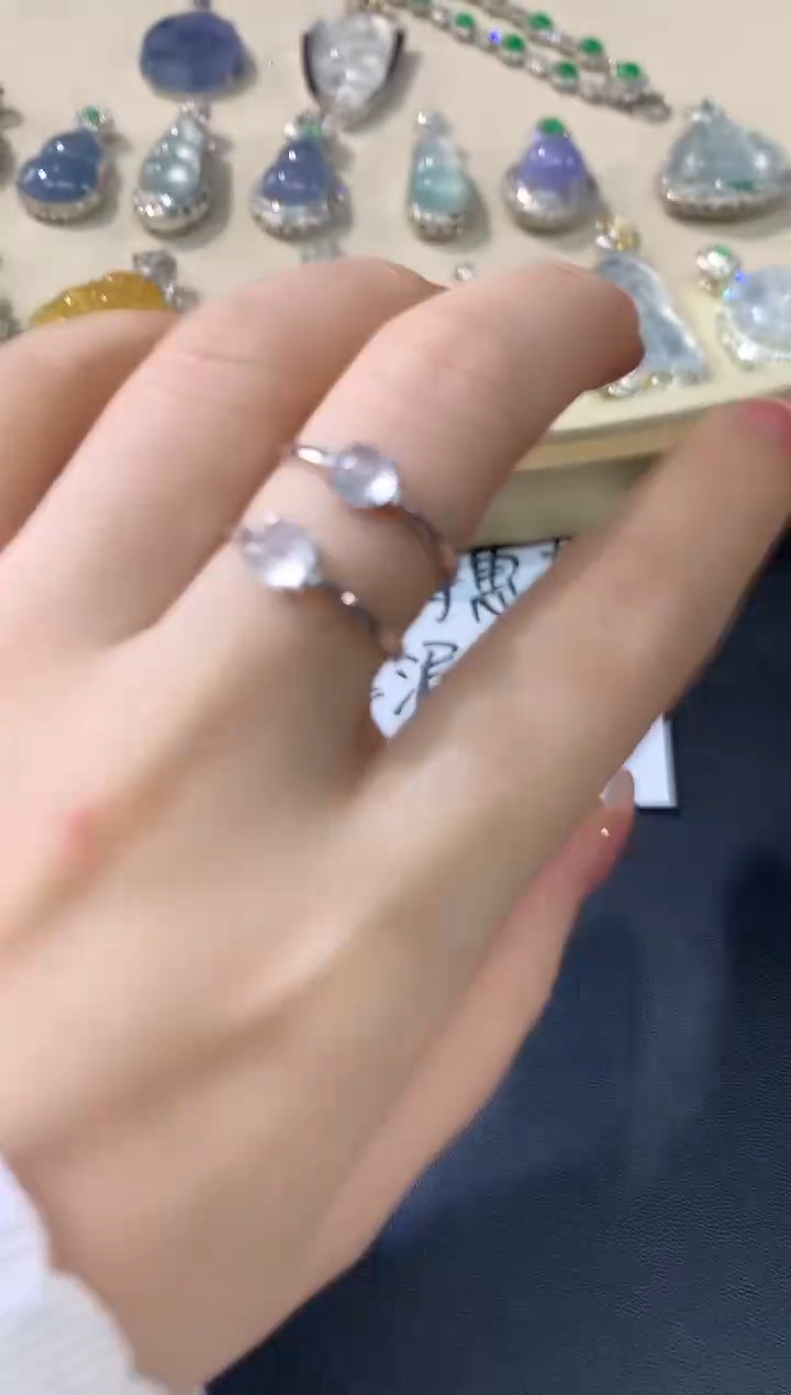 18K金镶嵌戒指翡翠W135|多样性发其一|999