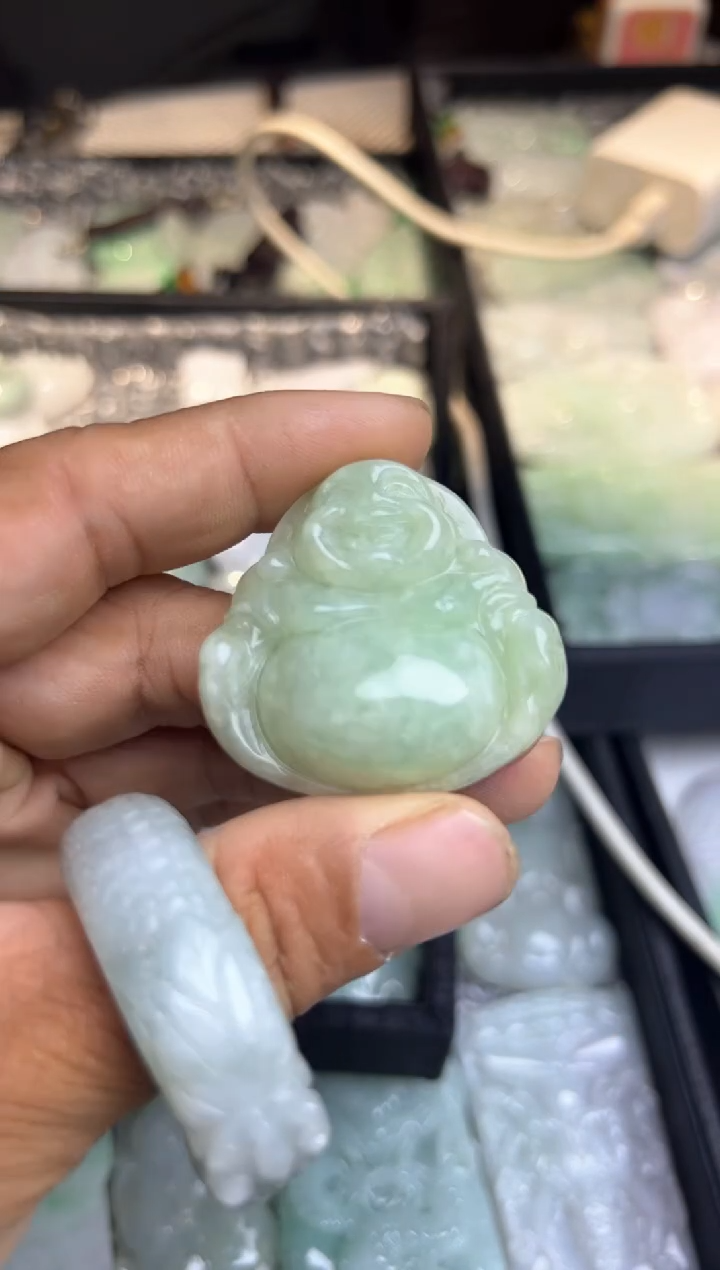 【闪购商品】翡翠吊坠(赠链)未镶嵌弥勒佛