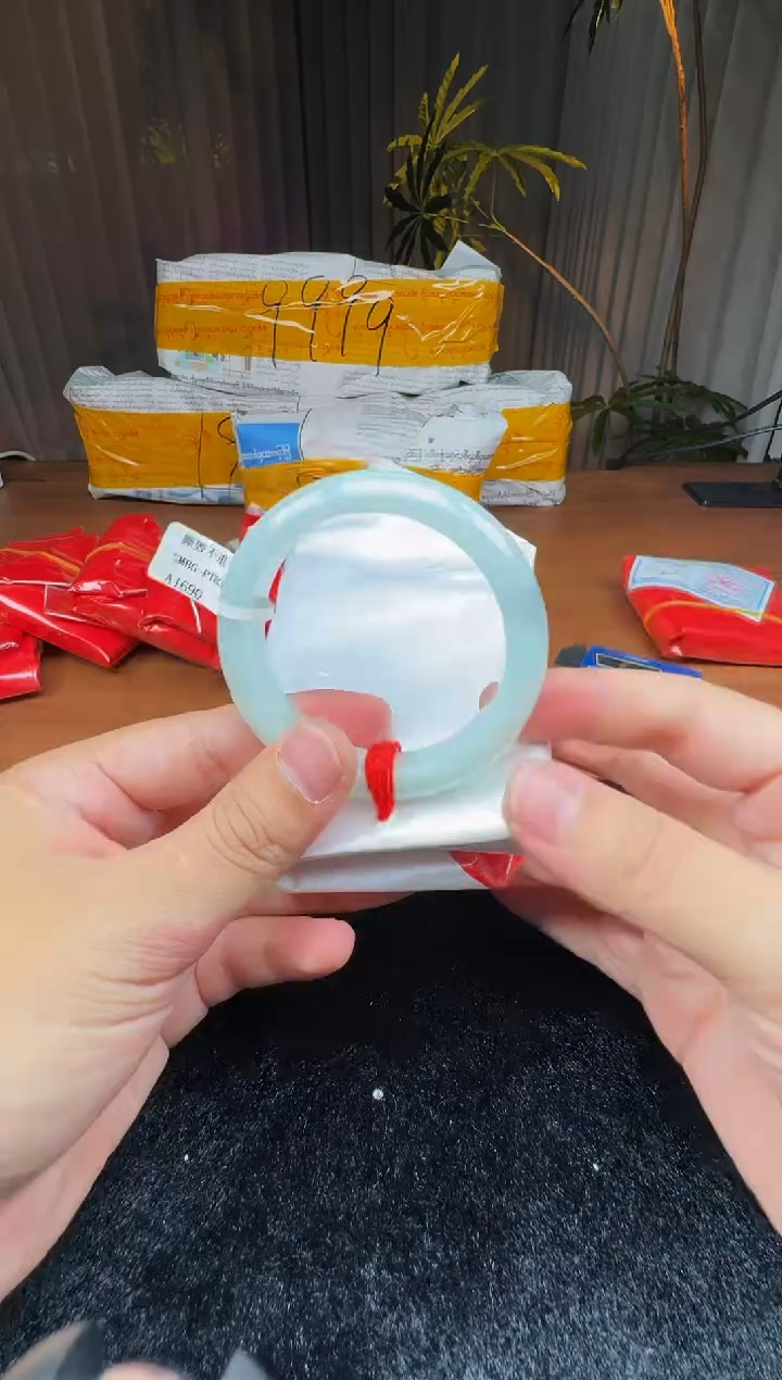 未镶嵌定制翡翠5067毛货不退不换  57-58圈