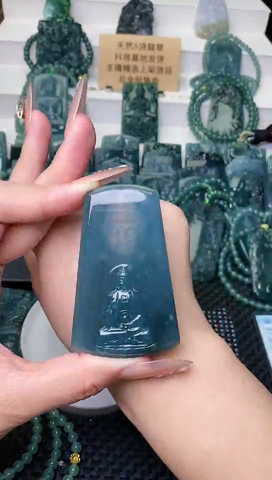 颈饰未镶嵌翡翠 