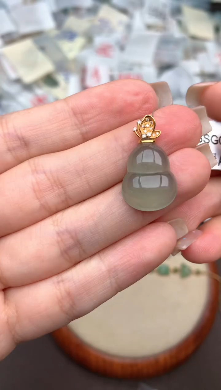 18K金镶嵌挂件翡翠一