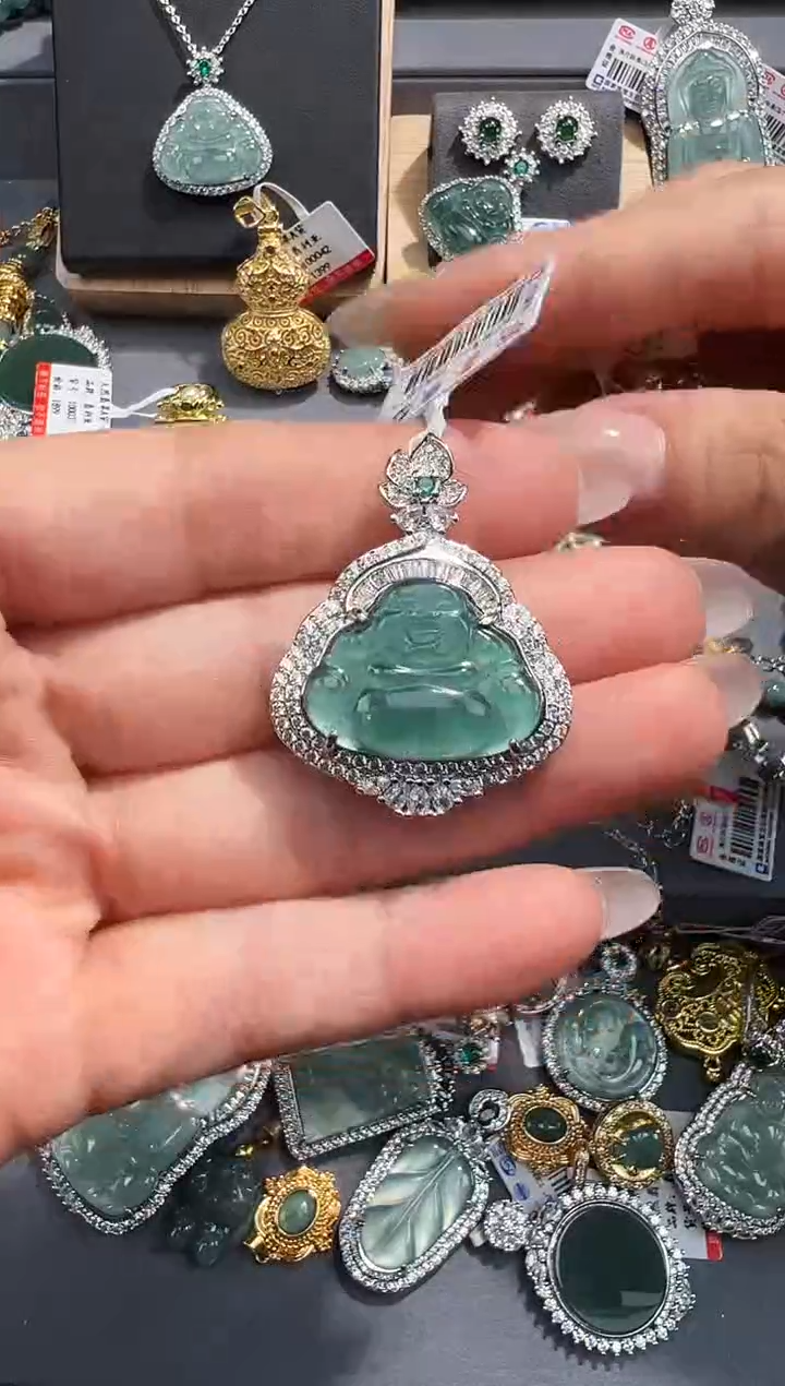 【闪购商品】翡翠吊坠(赠链)未镶嵌天然翡翠A货